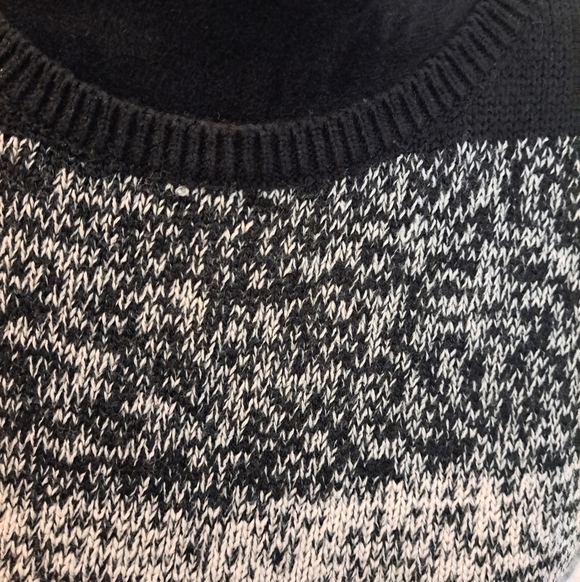 Divided Oversized Pullover Sweater Size XS - Picture 2 of 7